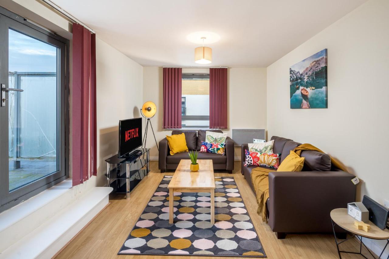 Central Watford Stylish 2 Bedroom Serviced Apartment With Free Parking Buitenkant foto