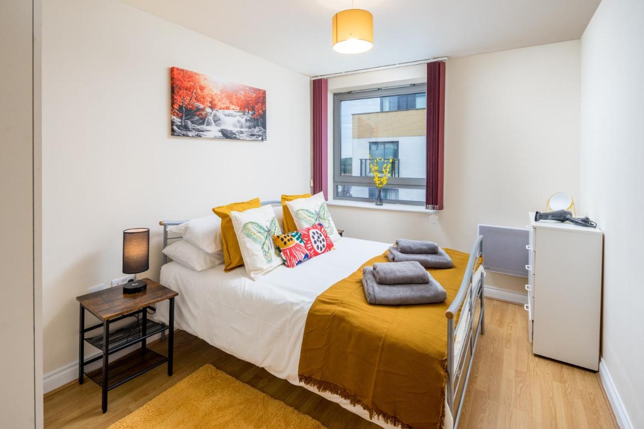 Central Watford Stylish 2 Bedroom Serviced Apartment With Free Parking Buitenkant foto