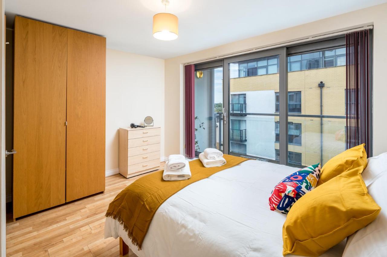 Central Watford Stylish 2 Bedroom Serviced Apartment With Free Parking Buitenkant foto