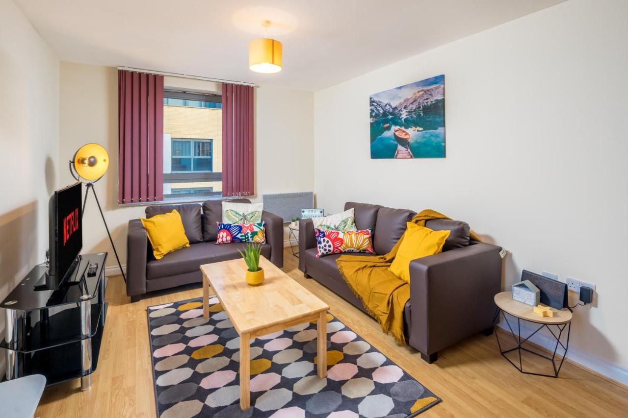 Central Watford Stylish 2 Bedroom Serviced Apartment With Free Parking Buitenkant foto