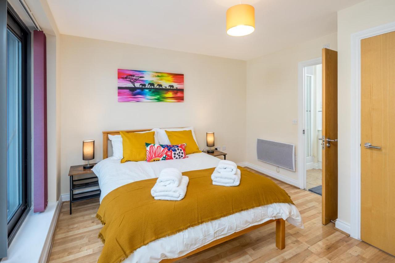 Central Watford Stylish 2 Bedroom Serviced Apartment With Free Parking Buitenkant foto