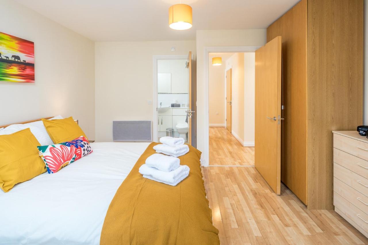 Central Watford Stylish 2 Bedroom Serviced Apartment With Free Parking Buitenkant foto