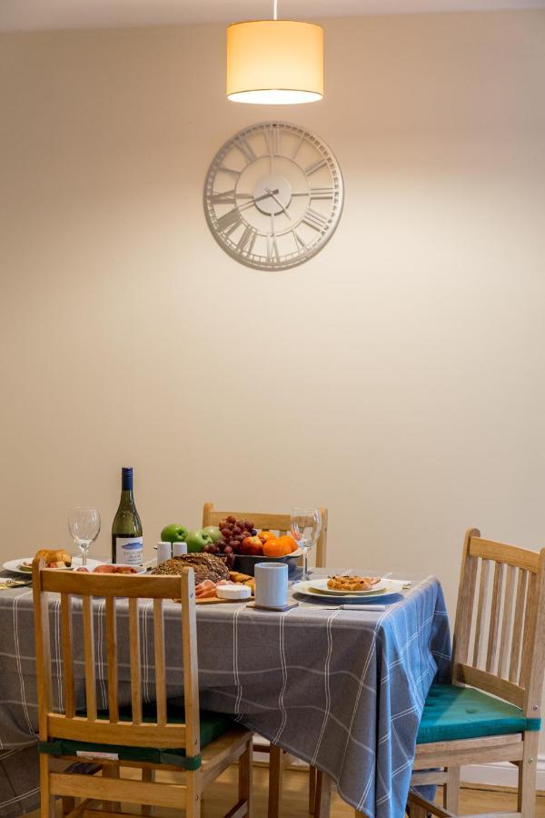 Central Watford Stylish 2 Bedroom Serviced Apartment With Free Parking Buitenkant foto