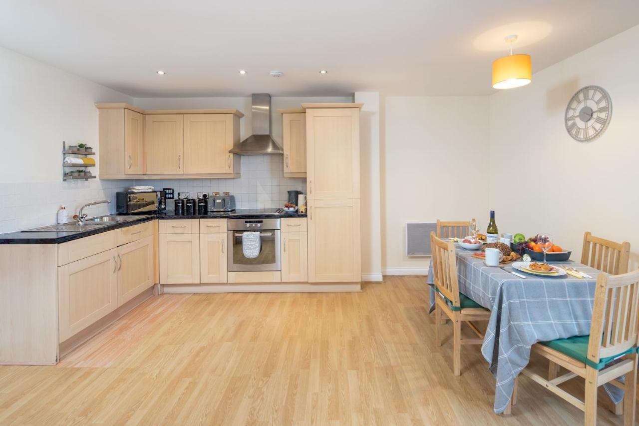 Central Watford Stylish 2 Bedroom Serviced Apartment With Free Parking Buitenkant foto